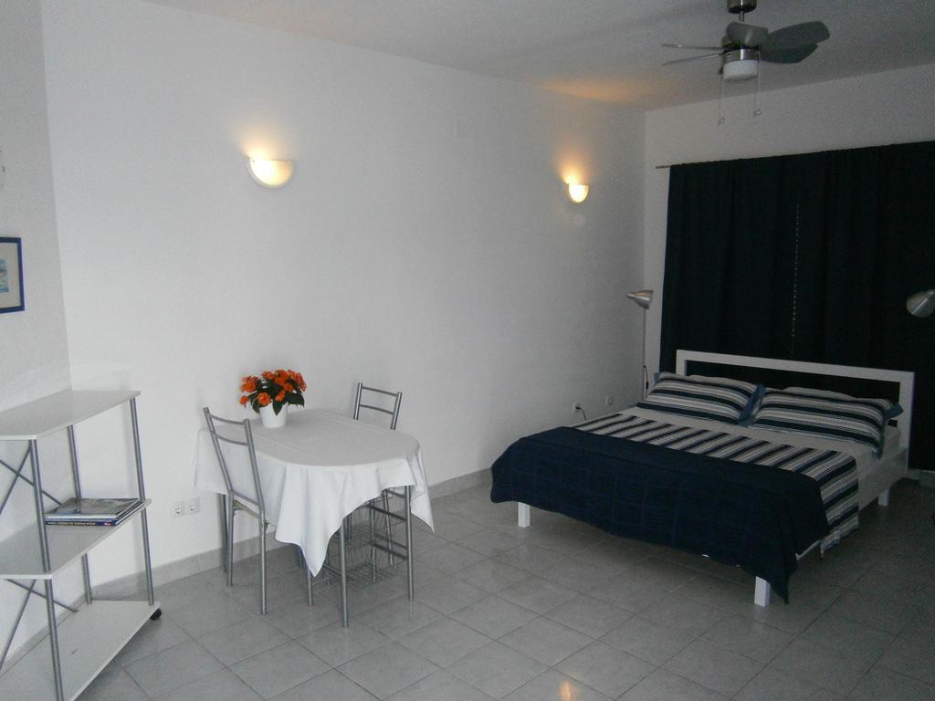 Apartments Grbin (Adults Only) Λομπάρδα Δωμάτιο φωτογραφία